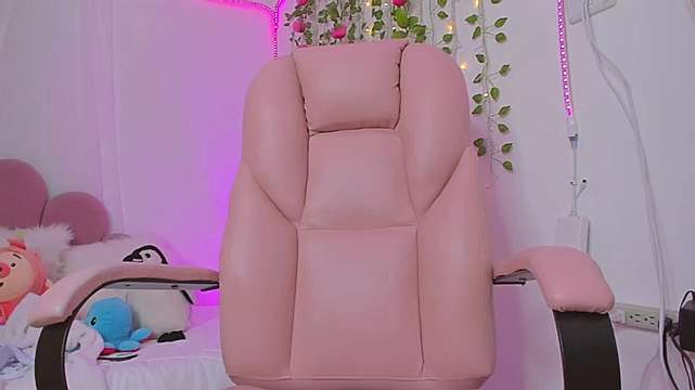 Allie-Smith nude on cam for live sex chat