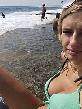 Betsy nude on cam for live sex chat