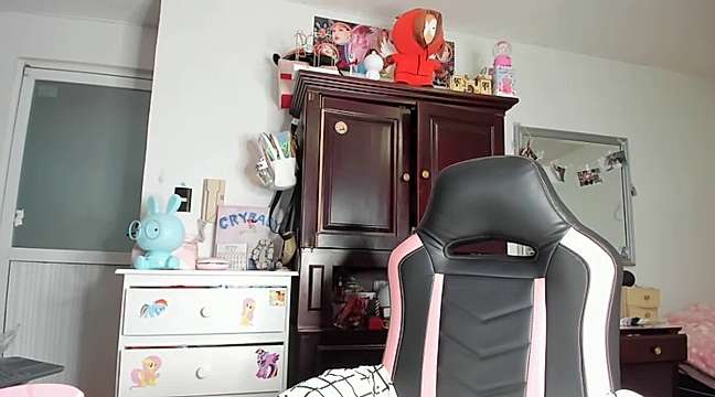 cherrycute nude on cam for live sex chat