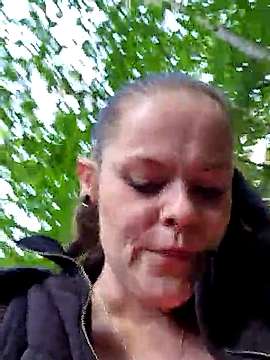kleine_geile-stute nude on cam for live sex chat
