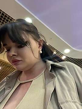 LadyDimitrescu nude on cam for live sex chat