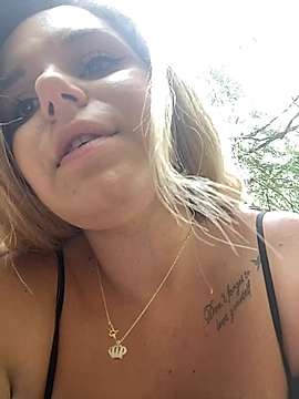 MeekBee nude on cam for live sex chat