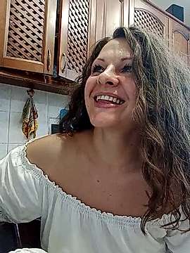 MilaFamouse nude on cam for live sex chat
