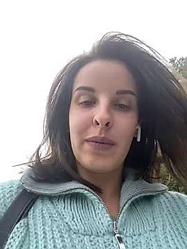 MollyBer nude on cam for live sex chat