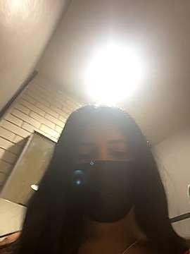 ROSSE_Queen nude on cam for live sex chat