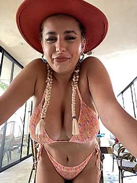 SweetRoxxy nude on cam for live sex chat