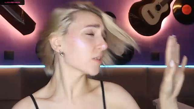 Sweetthrone nude on cam for live sex chat