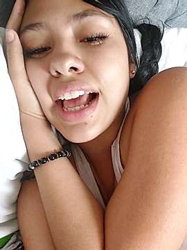 Xanthia nude on cam for live sex chat