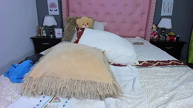 annieomelonsss nude on cam for live sex chat