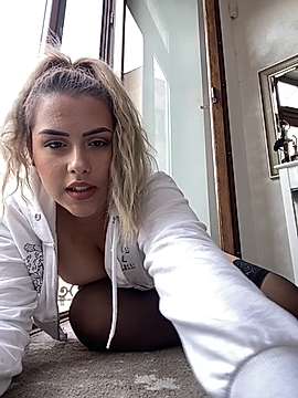 AvaShine nude on cam for live sex chat