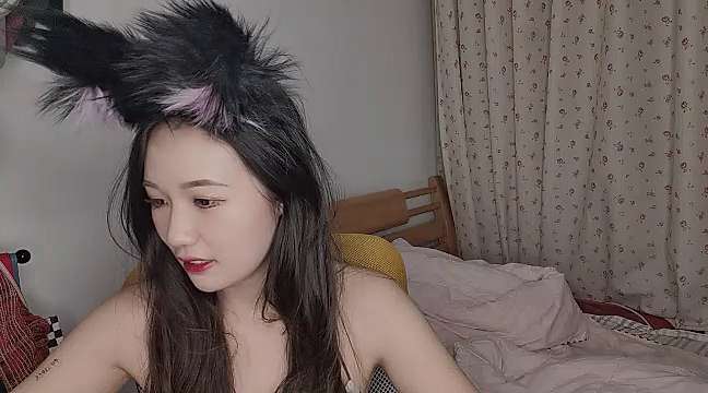 Cherrybombbb nude on cam for live sex chat