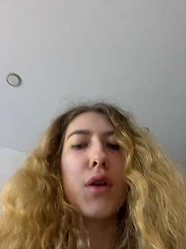 cuddlie69 nude on cam for live sex chat