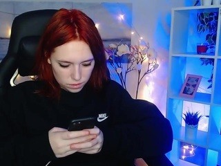 emmi-pose naked on Live Cam Sex Chat