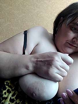 Essichka nude on cam for live sex chat