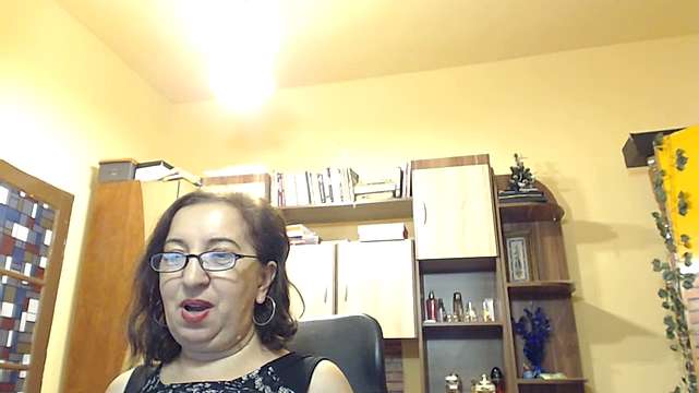 EvelyneMilf nude on cam for live sex chat