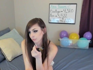 FoxylilSlut naked on Live Cam Sex Chat
