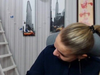 Goldd-fish naked on Live Cam Sex Chat