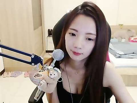 illy-cq nude on cam for live sex chat