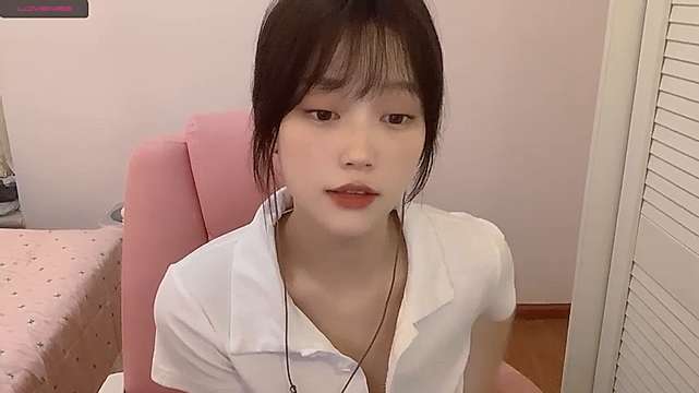 Insgir nude on cam for live sex chat