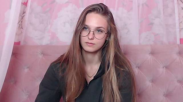 Jaddea nude on cam for live sex chat