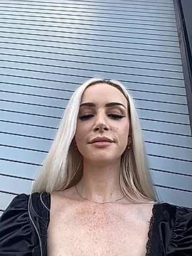 Khaleesixx nude on cam for live sex chat