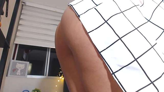 Khiesha nude on cam for live sex chat