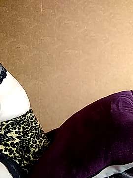 Laurra_ nude on cam for live sex chat