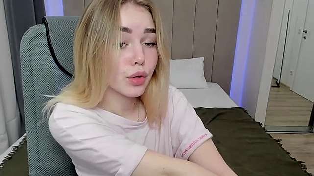 LILIA_CALLS nude on cam for live sex chat
