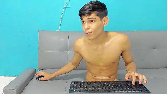 No_Limits_Couple nude on cam for live sex chat
