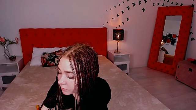 PhoebeNewton nude on cam for live sex chat