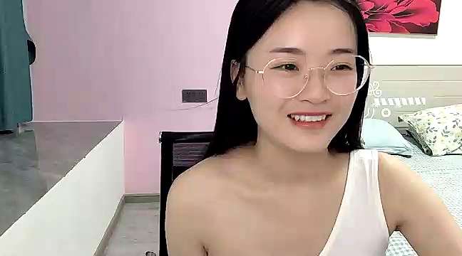 PiggyBaby nude on cam for live sex chat