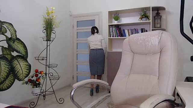 Vika73 nude on cam for live sex chat