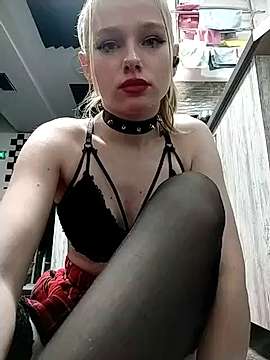 AmyRaySun nude on cam for live sex chat