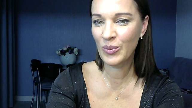 AnnaWaller nude on cam for live sex chat