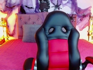 April, ♥ naked on Live Cam Sex Chat