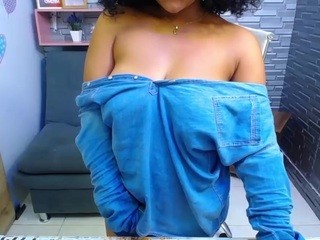 Carolain-brown naked on Live Cam Sex Chat