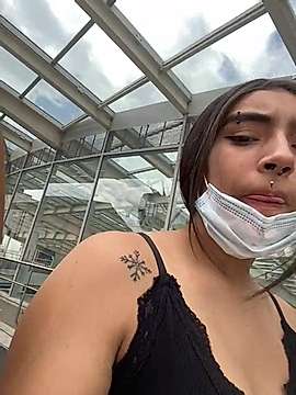 charlott_02 nude on cam for live sex chat