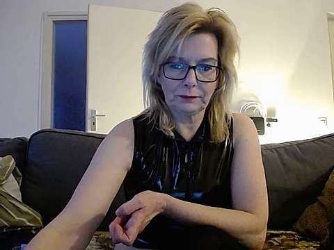 Cindydutch nude on cam for live sex chat
