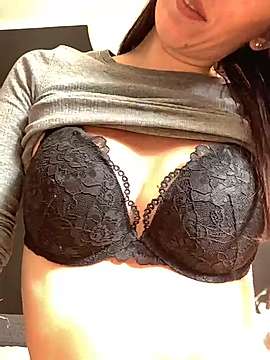 _Emmy_Lou nude on cam for live sex chat