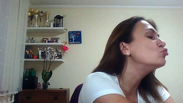 FoxySienna nude on cam for live sex chat