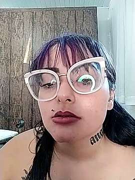 Gisely_ nude on cam for live sex chat