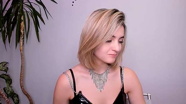 HelelGretta nude on cam for live sex chat
