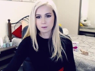 Hot-Mia naked on Live Cam Sex Chat