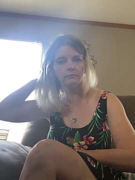 hotmommy8993 nude on cam for live sex chat