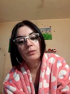 InnaGirl nude on cam for live sex chat