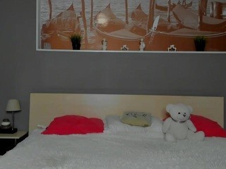 JuliaQuenn naked on Live Cam Sex Chat