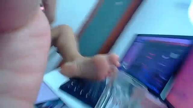 LeylaSquirter nude on cam for live sex chat