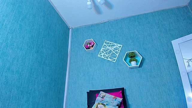 lilly_wood nude on cam for live sex chat