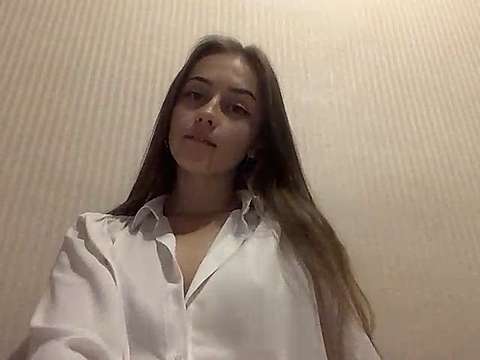 Litttleangeeel nude on cam for live sex chat