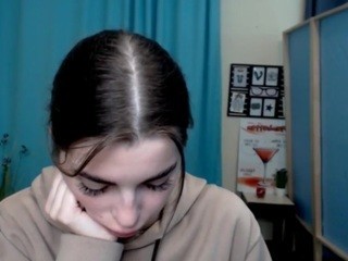Lucy naked on Live Cam Sex Chat